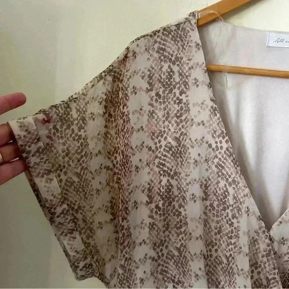All In Favor Brown Snakeskin Print Wrap Dress Size XL - Picture 2 of 5